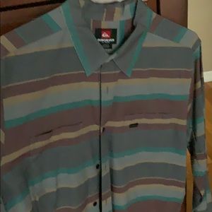 Quiksilver button down size XL